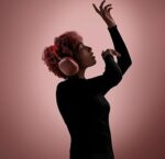 ⁦P9 Max Wireless Bluetooth Headset – Pure Sound and Premium Microphone [Code: P9 Max]⁩ - الصورة ⁦4⁩