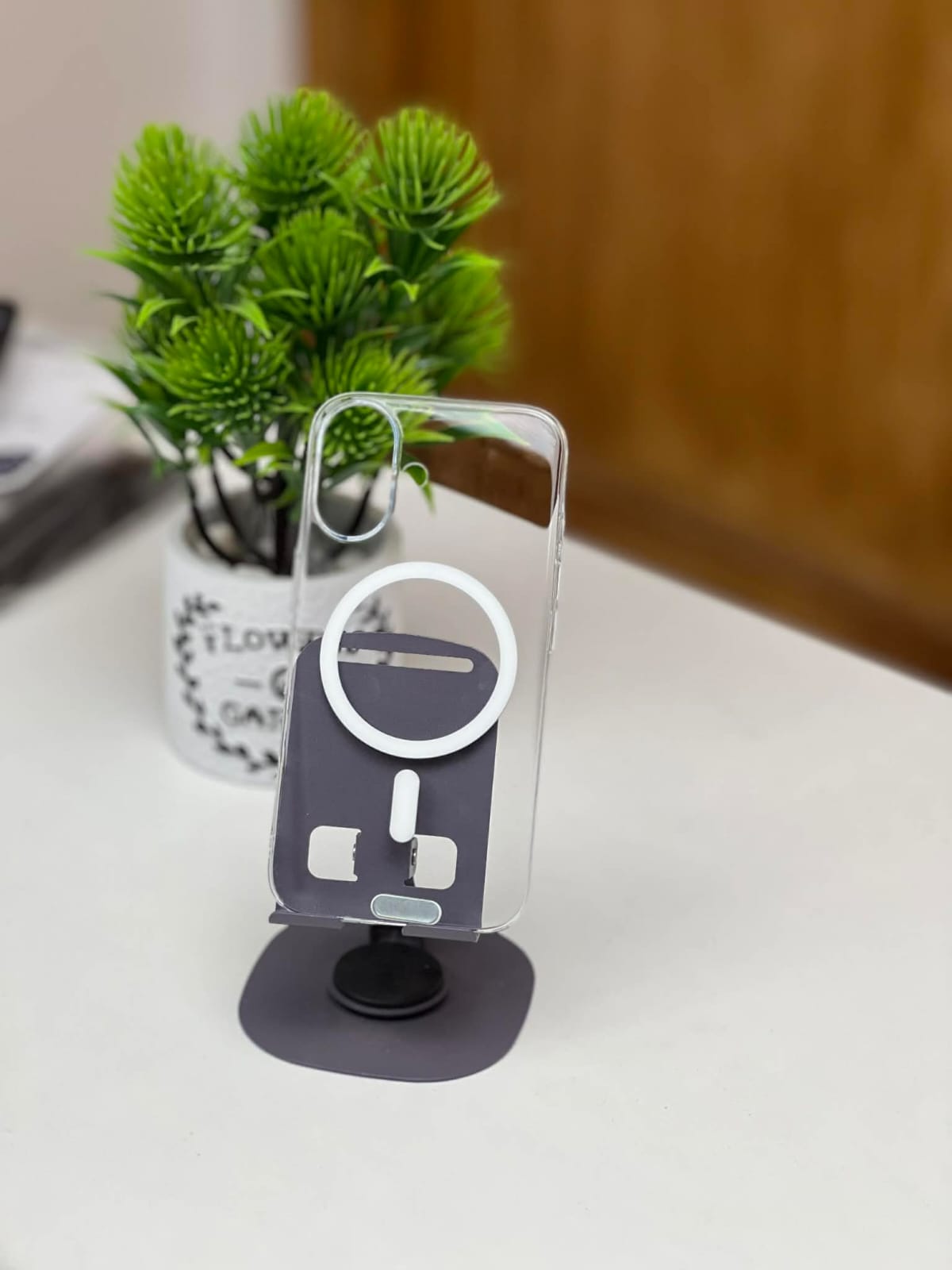 abe53e7b-181a-4c45-9ca6-762c07bcf34e MagSafe Clear Magnetic Case for iPhone 16 جراب شفاف - Image 1